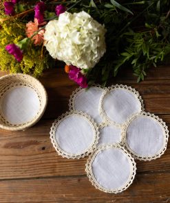 Pañitos de lino blancos con encaje